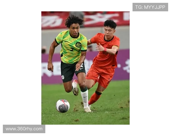 中国足球队备战亚洲杯 新帅首次亮相引发全场关注 中国足球队备战亚洲杯 新帅首次亮相引发全场关注